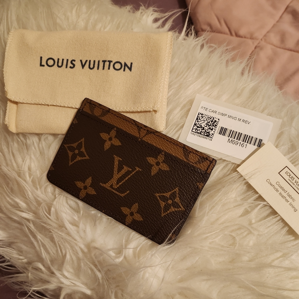 LV reverse card holder